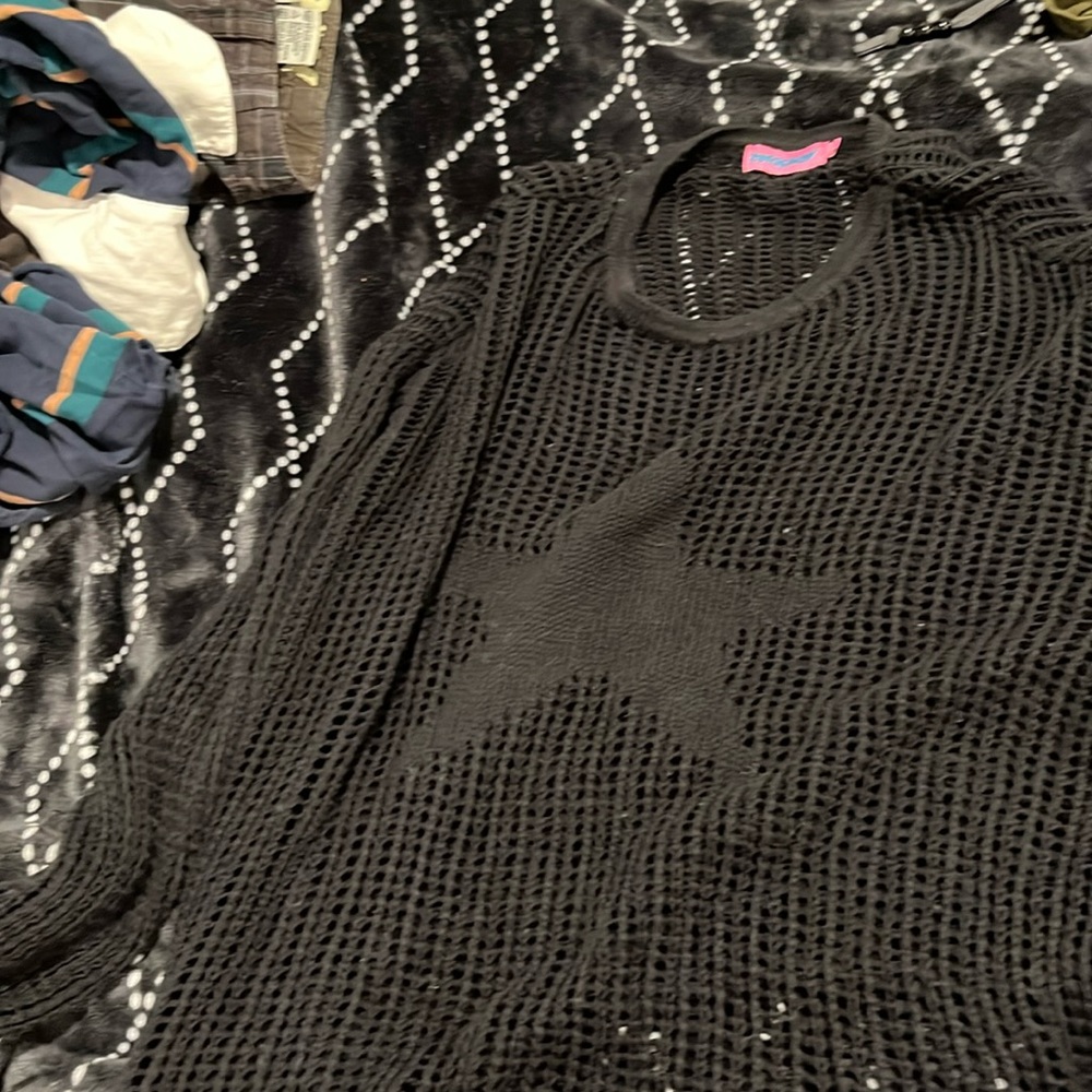 A mesh long sleeve with a star in the middle.